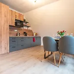 Krzywa 8, Wanna Z Hydromasazem, Basen Zewnetrzny Apartman