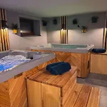 Krzywa 8, Wanna Z Hydromasazem, Basen Zewnetrzny Apartman