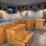 Krzywa 8, Wanna Z Hydromasazem, Basen Zewnetrzny Wisła