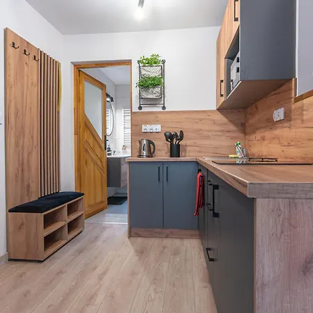 Krzywa 8, Wanna Z Hydromasazem, Basen Zewnetrzny *