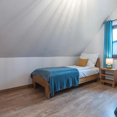 Krzywa 8, Wanna Z Hydromasazem, Basen Zewnetrzny *