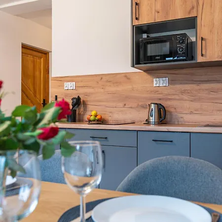 Krzywa 8, Wanna Z Hydromasazem, Basen Zewnetrzny