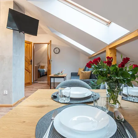 Krzywa 8, Wanna Z Hydromasazem, Basen Zewnetrzny *