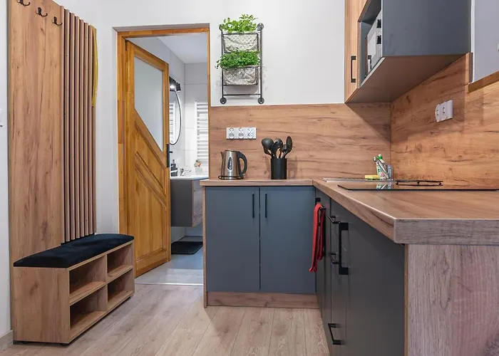 Krzywa 8, Wanna Z Hydromasazem, Basen Zewnetrzny *