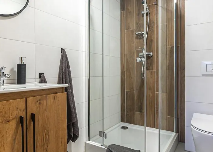 Krzywa 8, Wanna Z Hydromasazem, Basen Zewnetrzny * Wisla