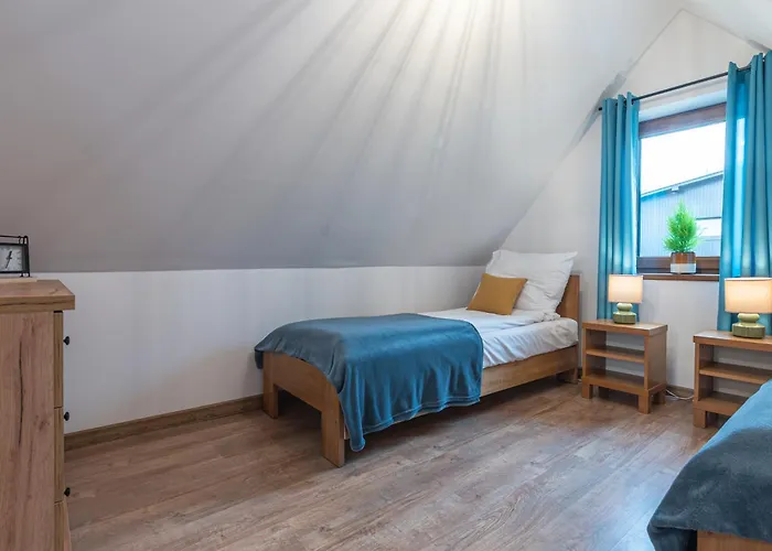 Krzywa 8, Wanna Z Hydromasazem, Basen Zewnetrzny *