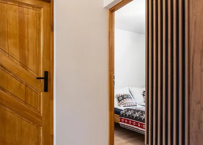 Krzywa 8, Wanna Z Hydromasazem, Basen Zewnetrzny *